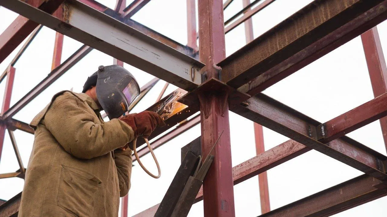 Installation of metal structures