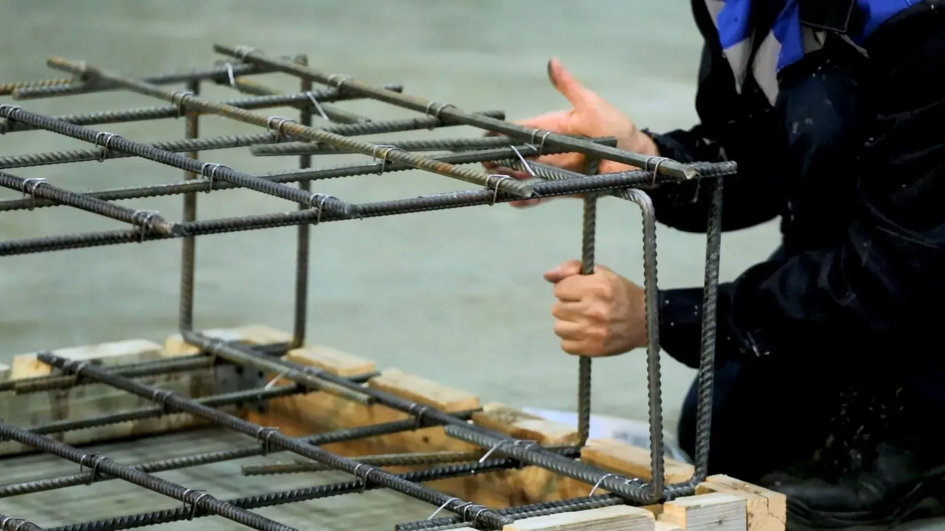 Production and installation of the frame