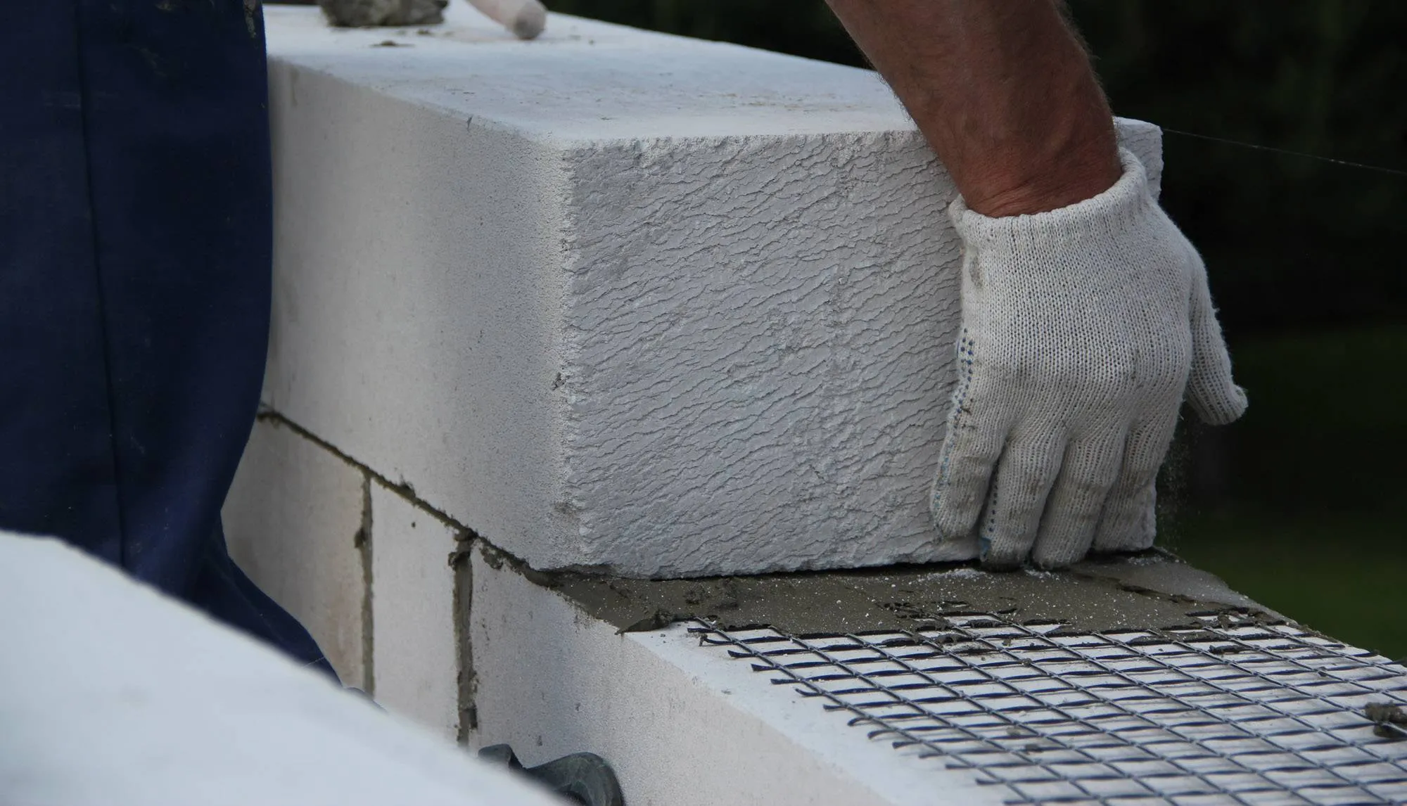 Laying blocks turnkey